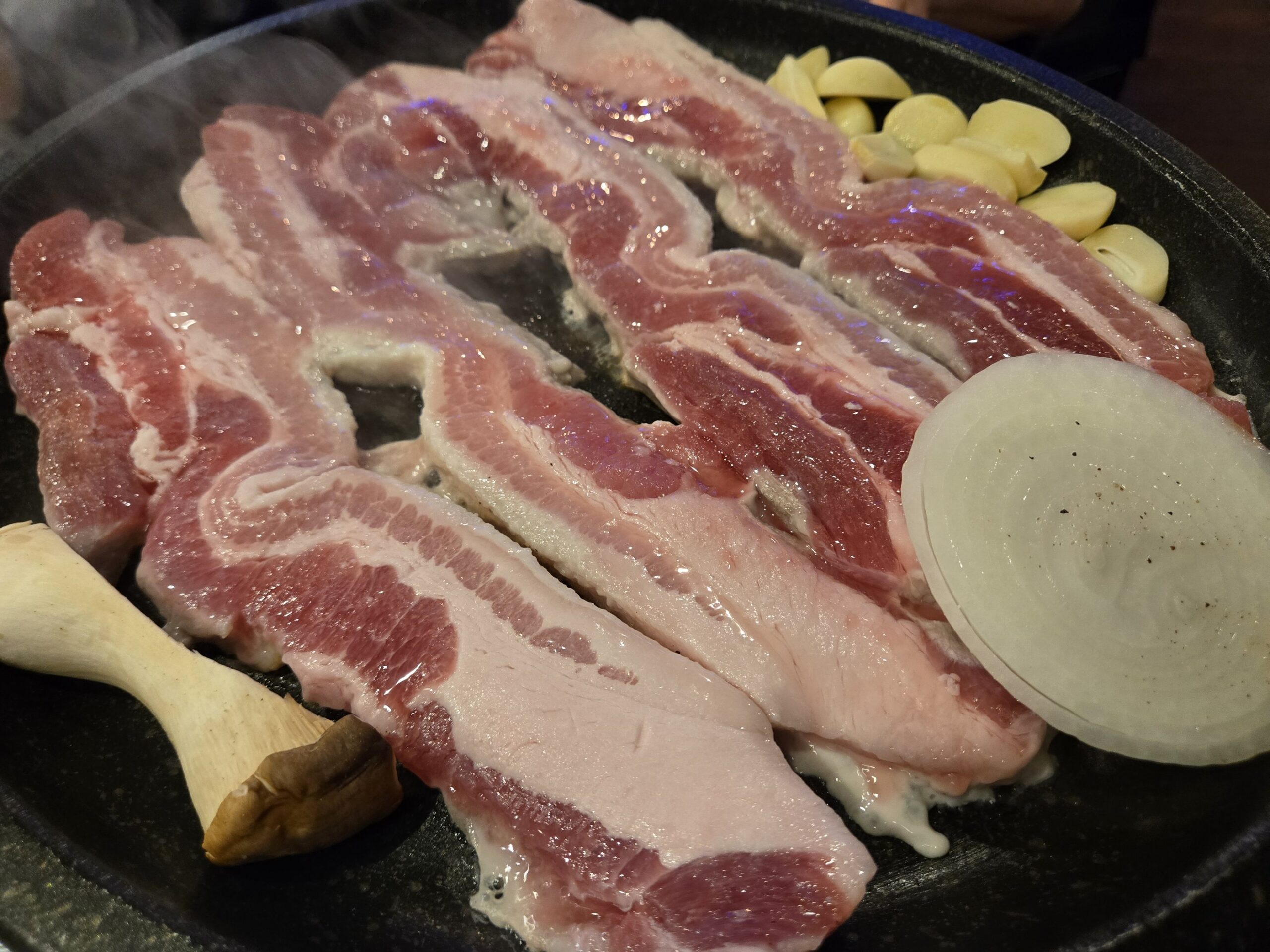 サムギョプサルのお肉　調理開始