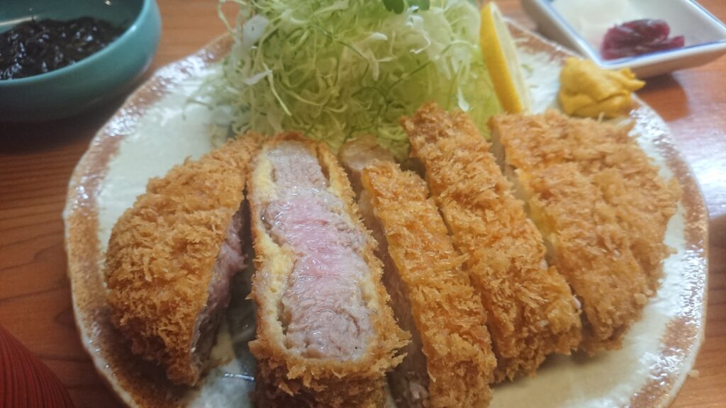神田「とんかつ三」のロースかつ