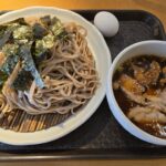 神田「つけ蕎麦 わびすけ」レビュー|ボリュームはあるが再訪は微妙 ざるそばとつけ汁、海苔がのった盛りそば