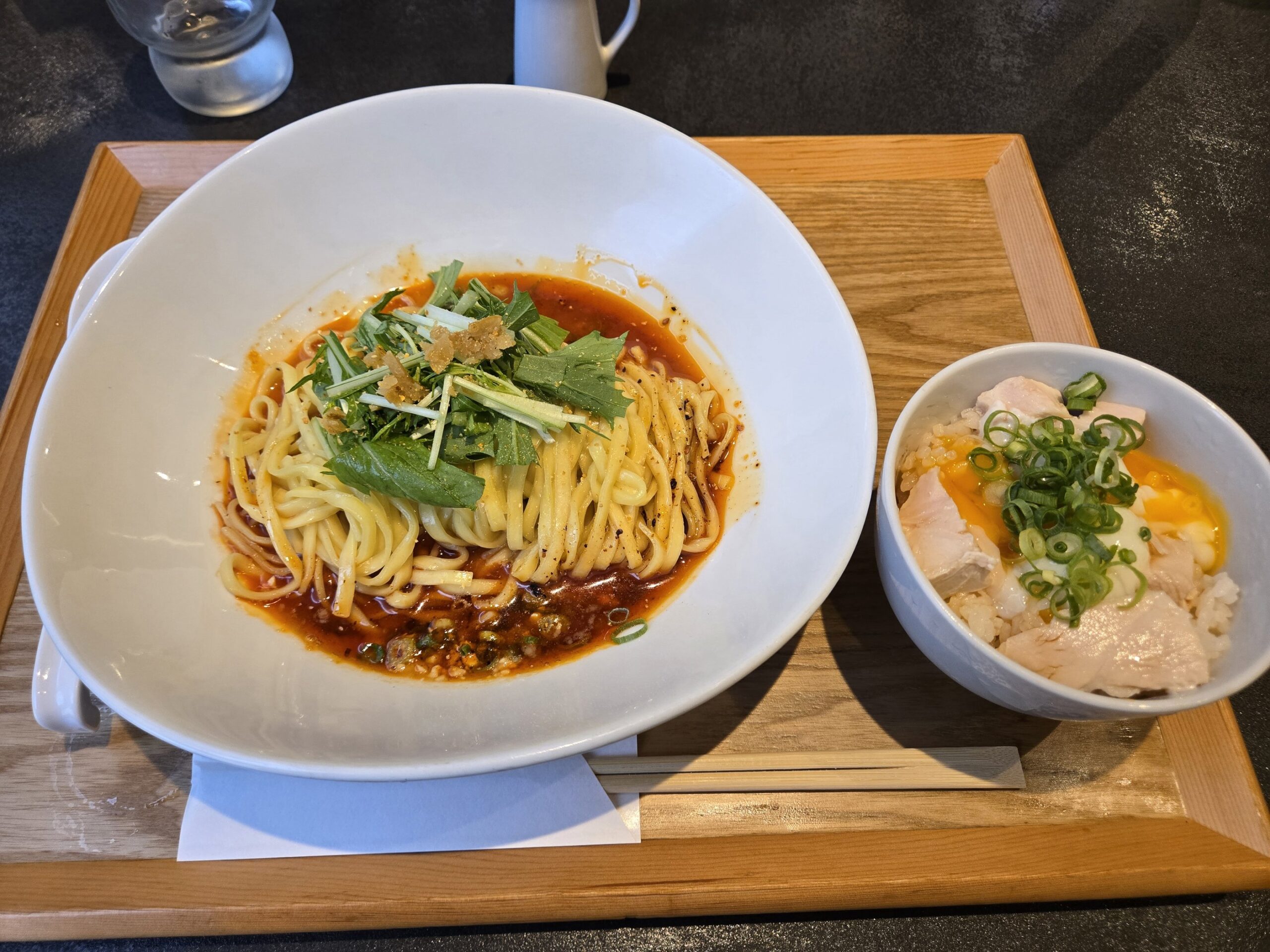 ラー油麺と鶏むね肉丼のセット
