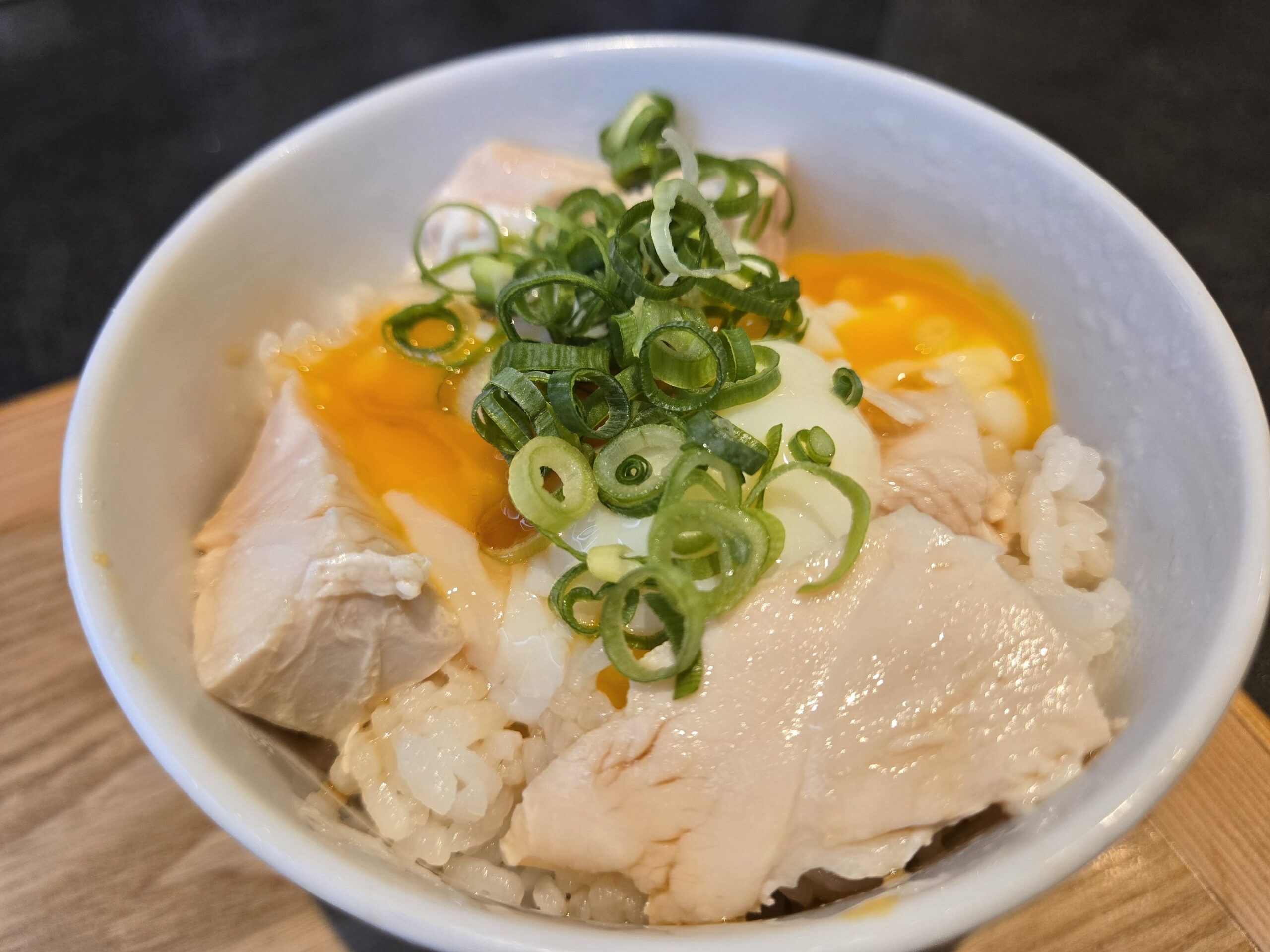鶏むね肉と卵の丼