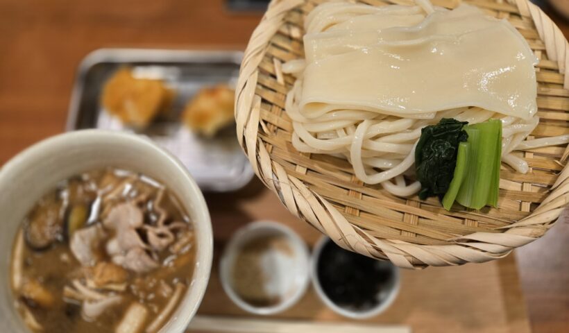 肉汁うどんと付け合わせ