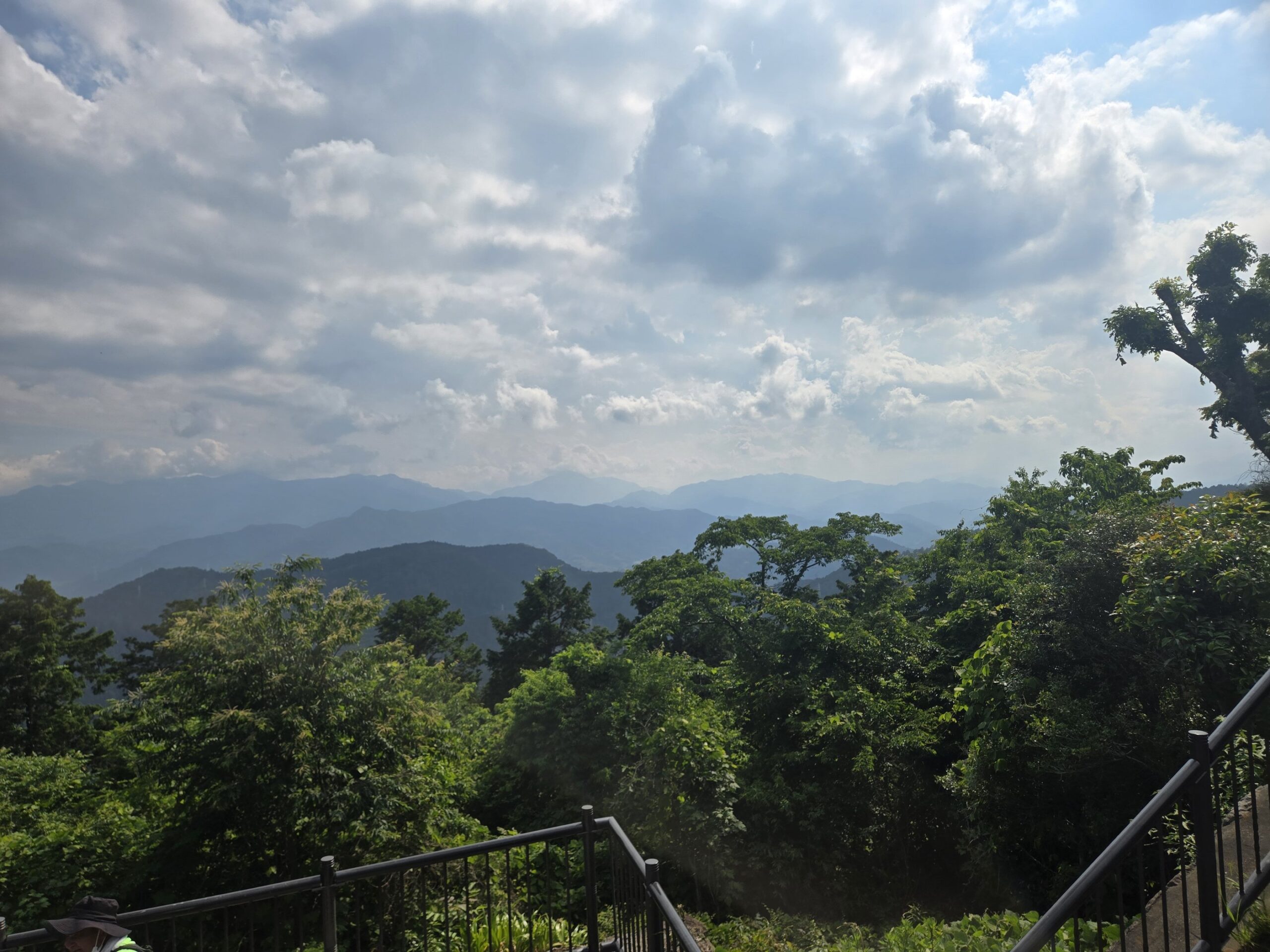 高尾山からの山々の景色