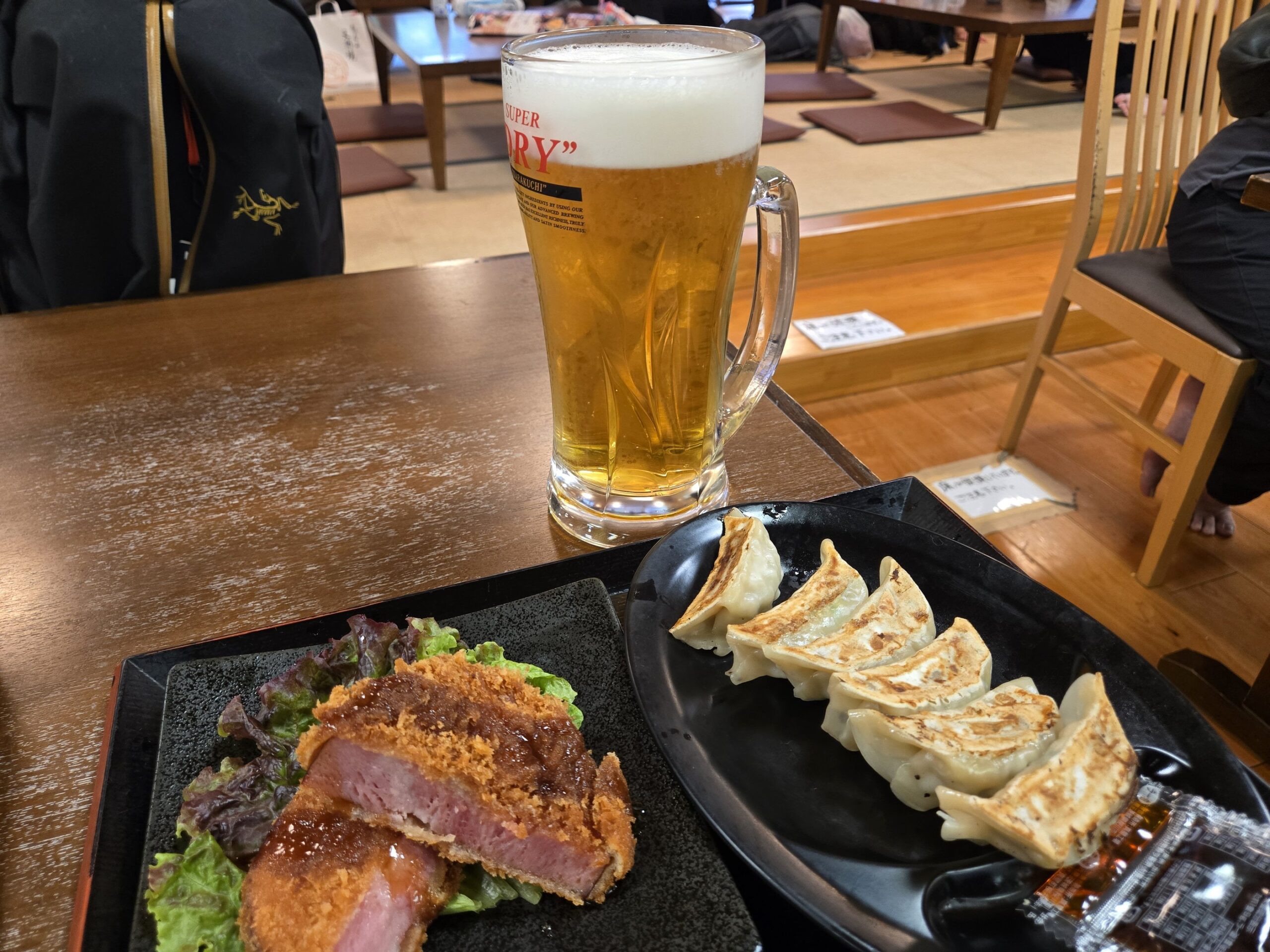 ハムカツ、餃子、アサヒ生ビール