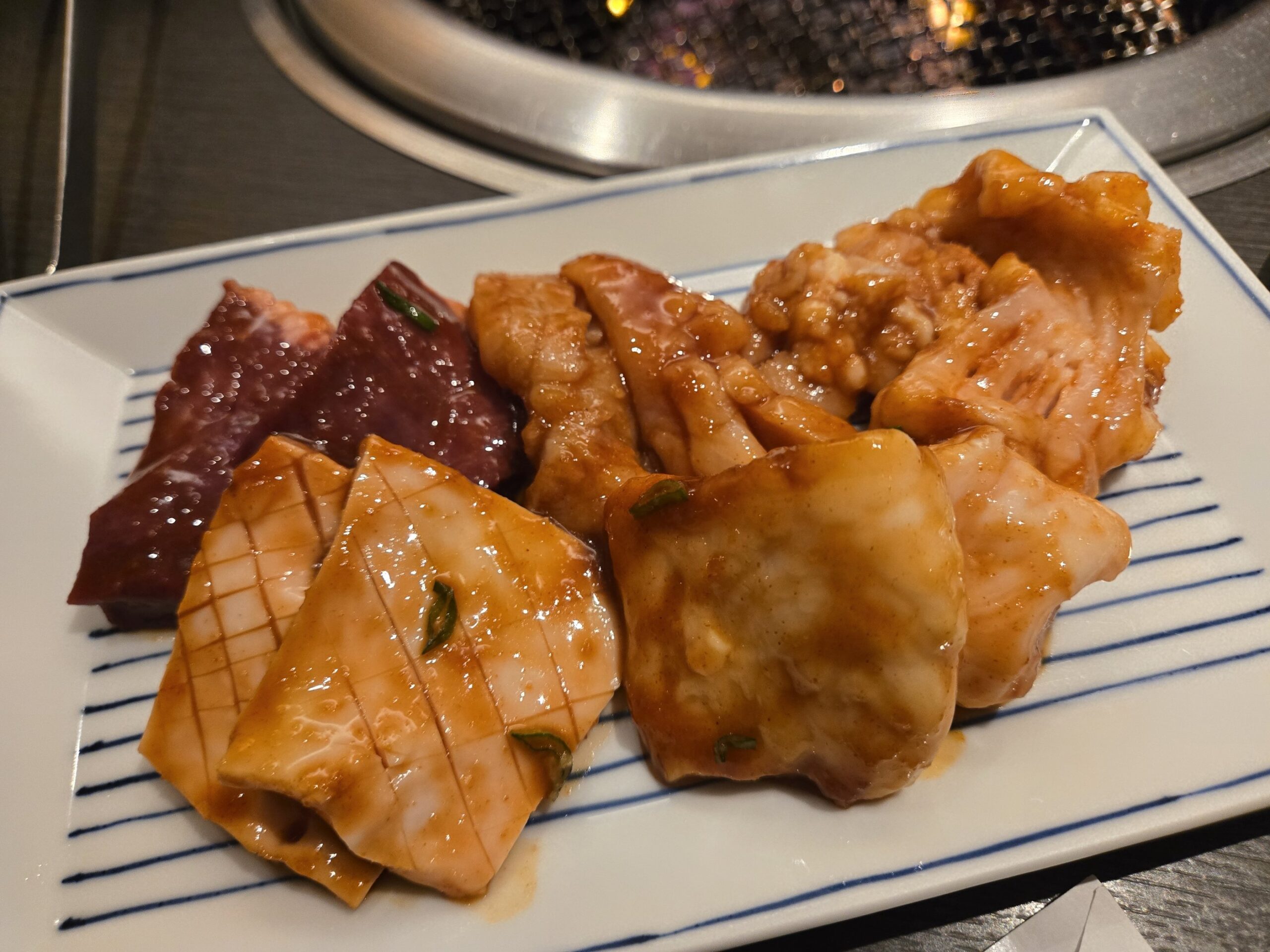 タレ付きホルモン焼き盛り合わせ