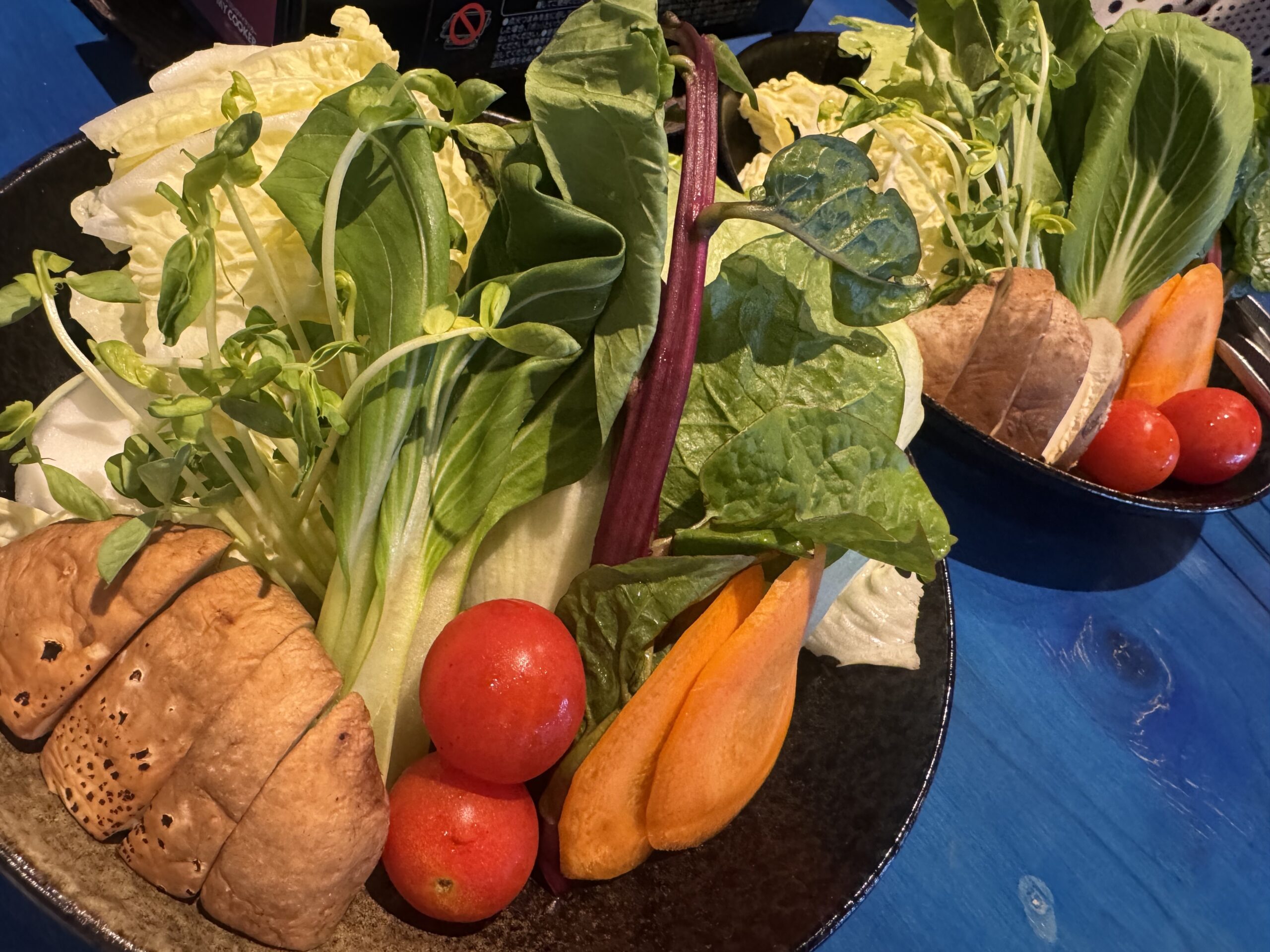 盛り合わせ野菜、トマトやキノコも