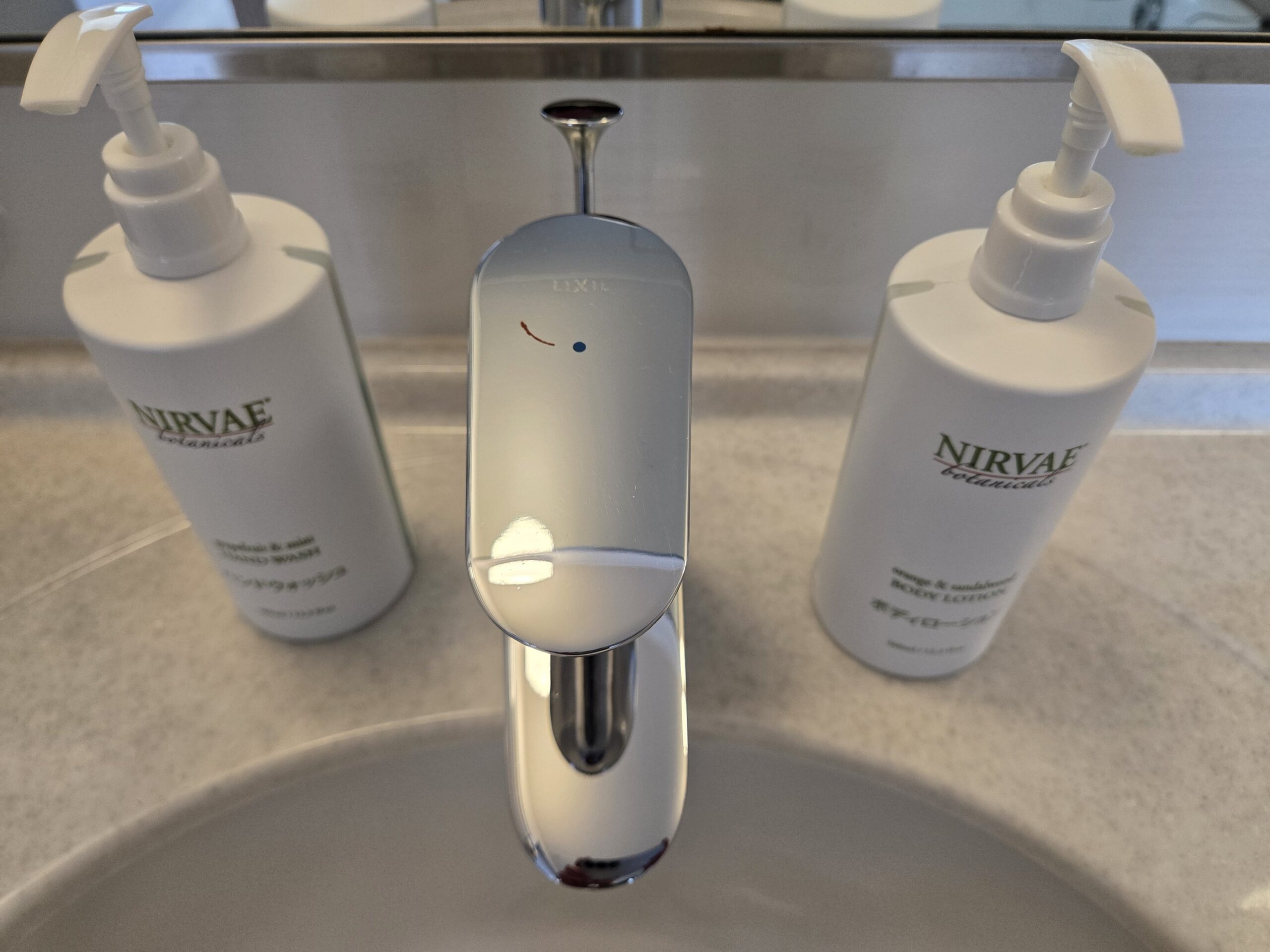 LIXILの蛇口とNIRVAEのハンドソープ