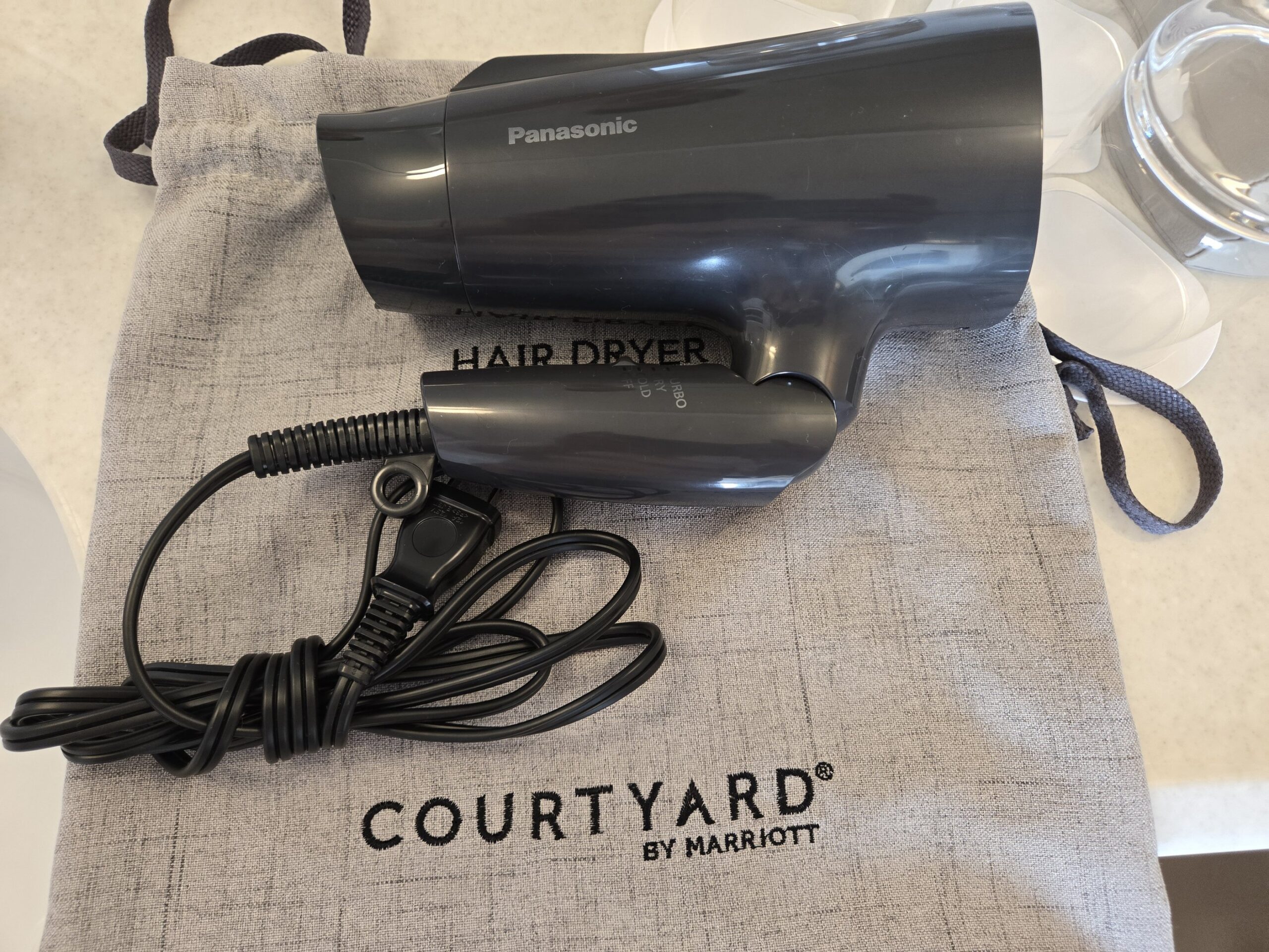PanasonicのドライヤーとCourtyardバッグ