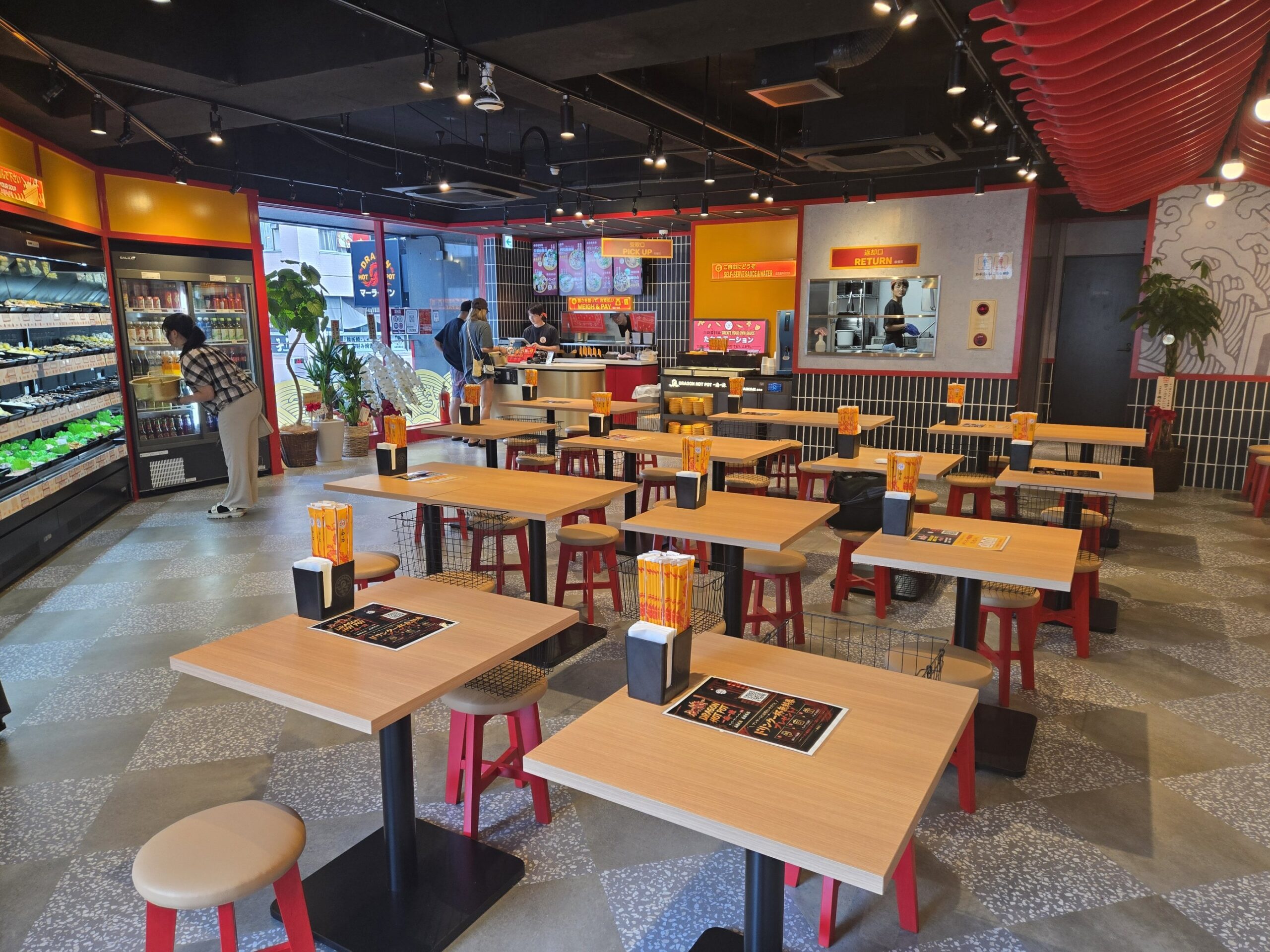 ドラゴンホットポット神田店の店内の様子