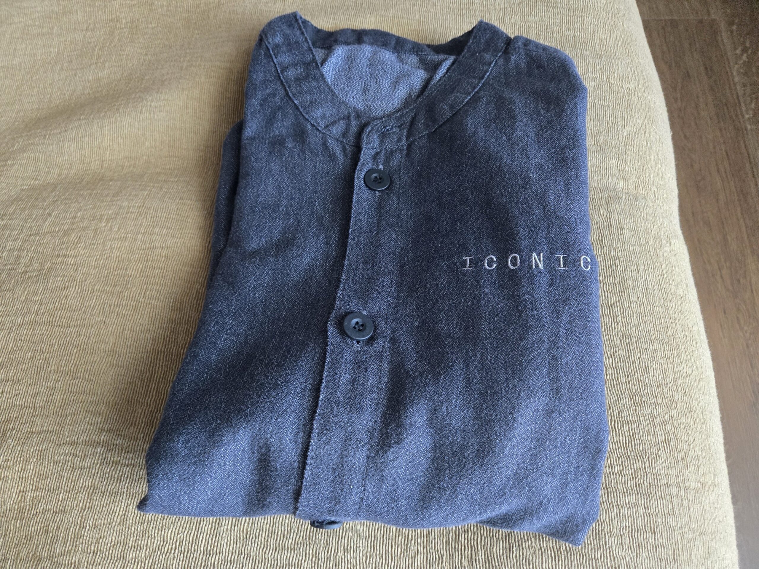 ICONIC刺繍のホテル部屋着