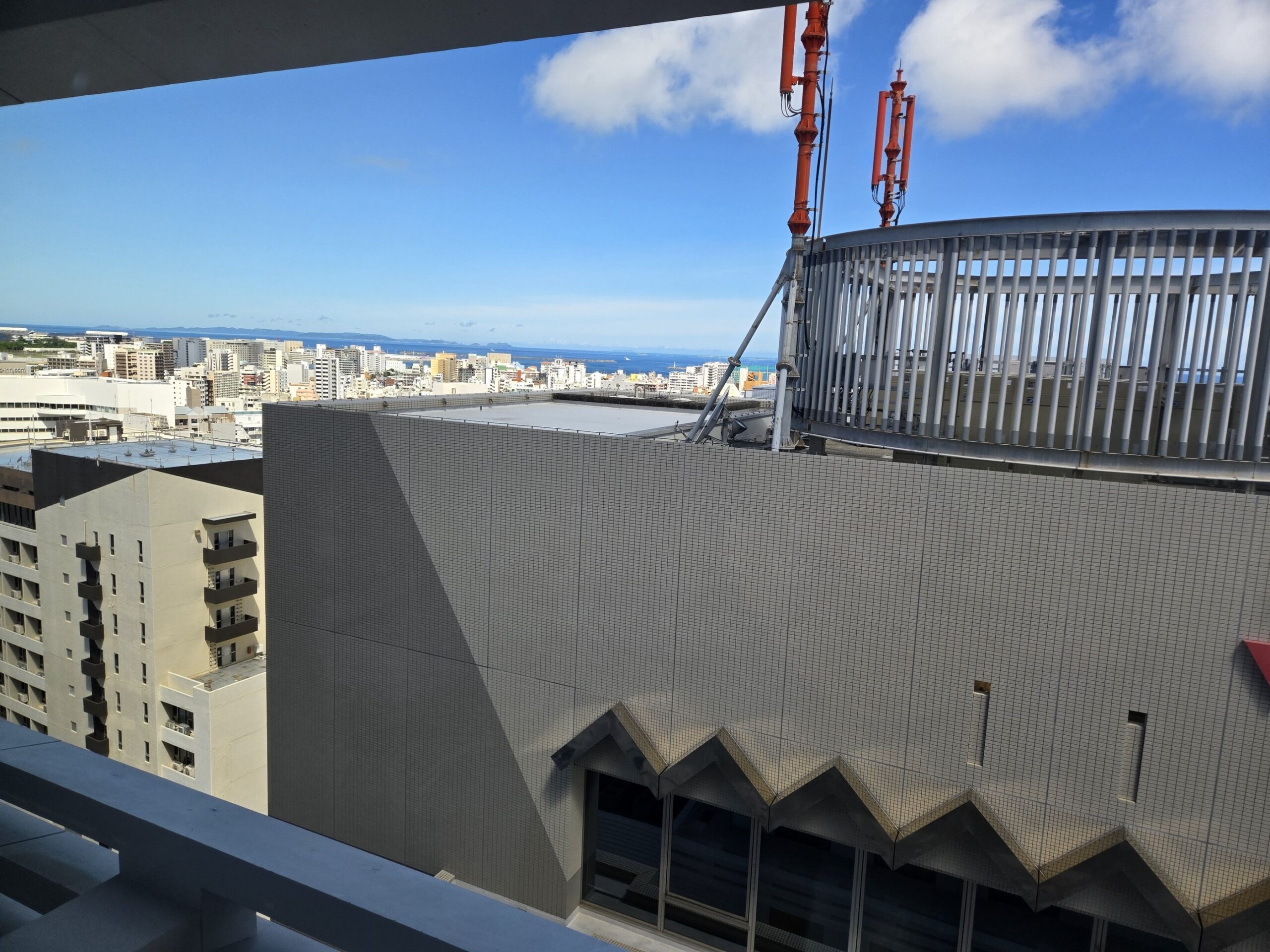 アイコニック那覇 エグゼクティブフロア デラックス ツイン 禁煙の部屋からの外の景色