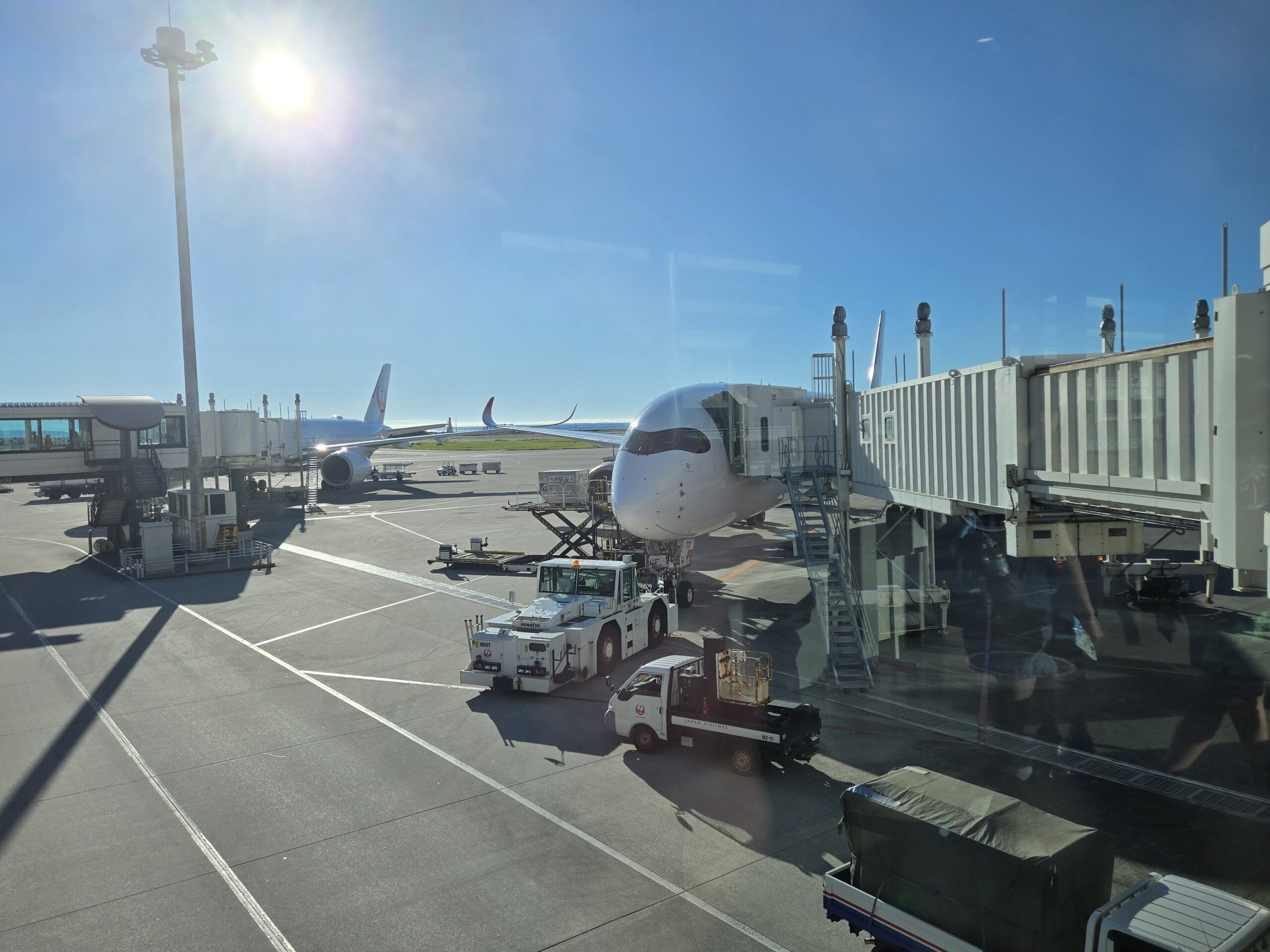 那覇空港で待機中のエアバス350