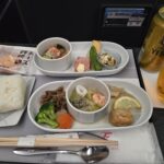 和食の機内食とエビスビールのセット
