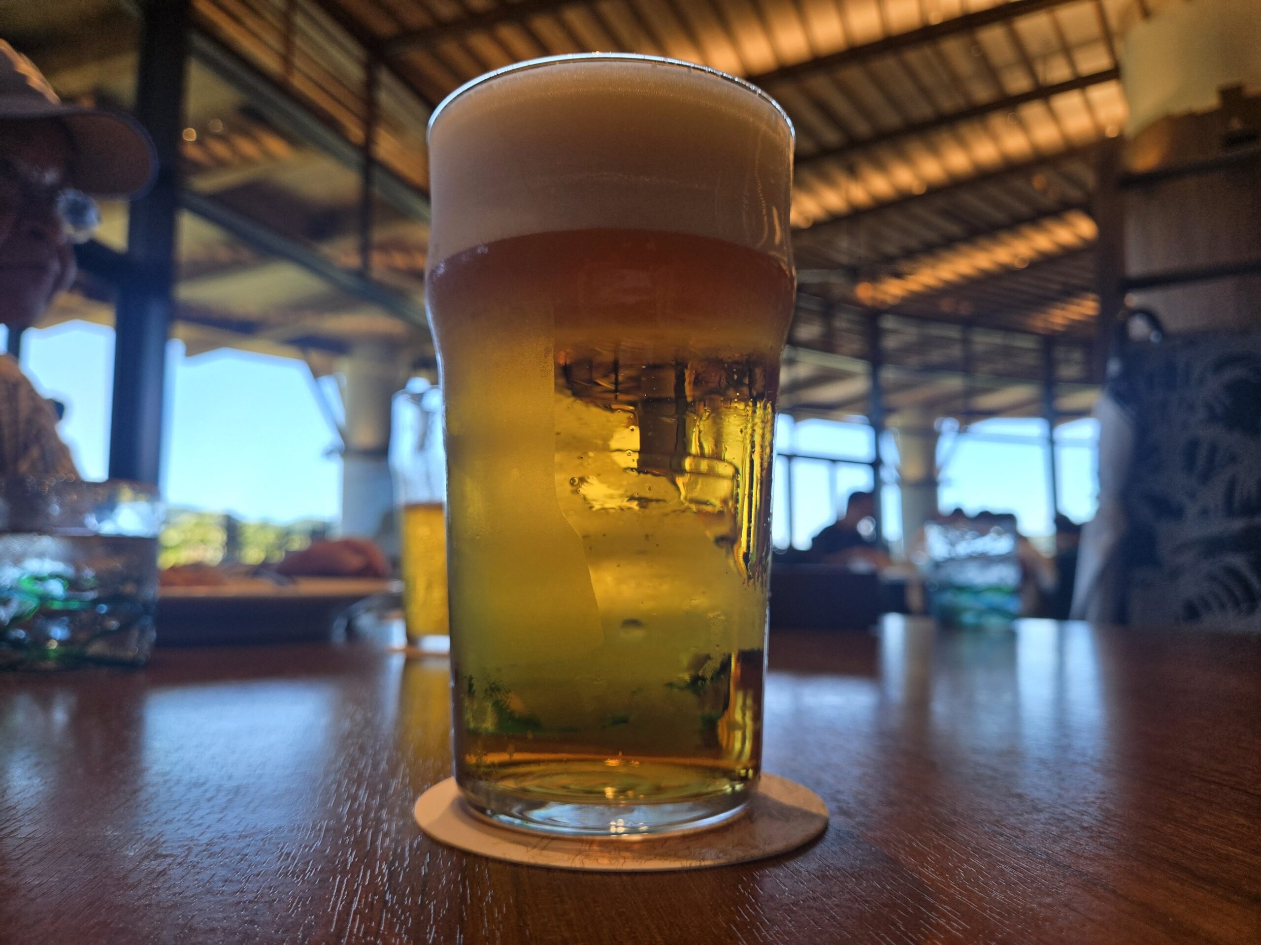 グラスに入った冷たいビール