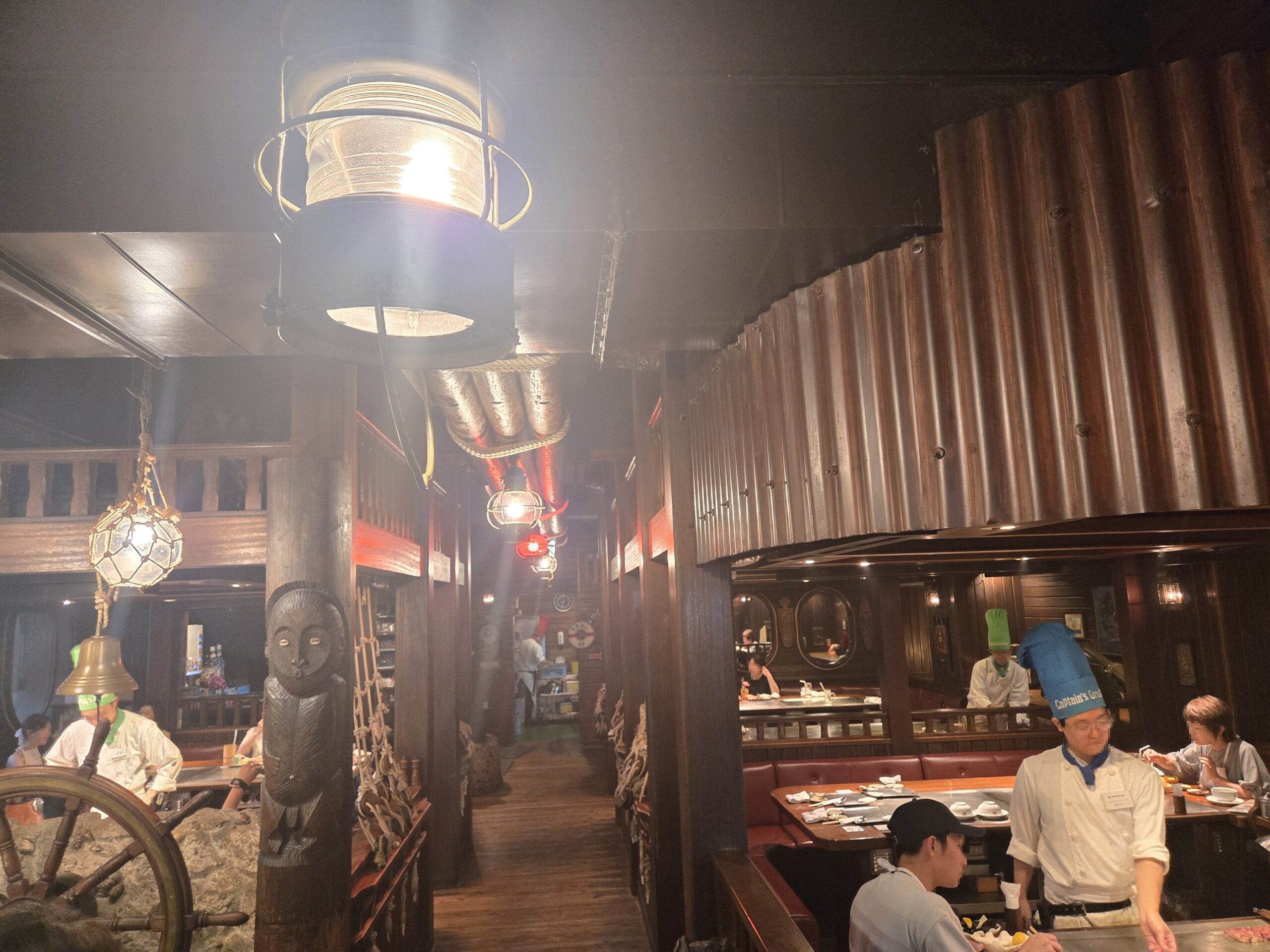 キャプテンズイン店内