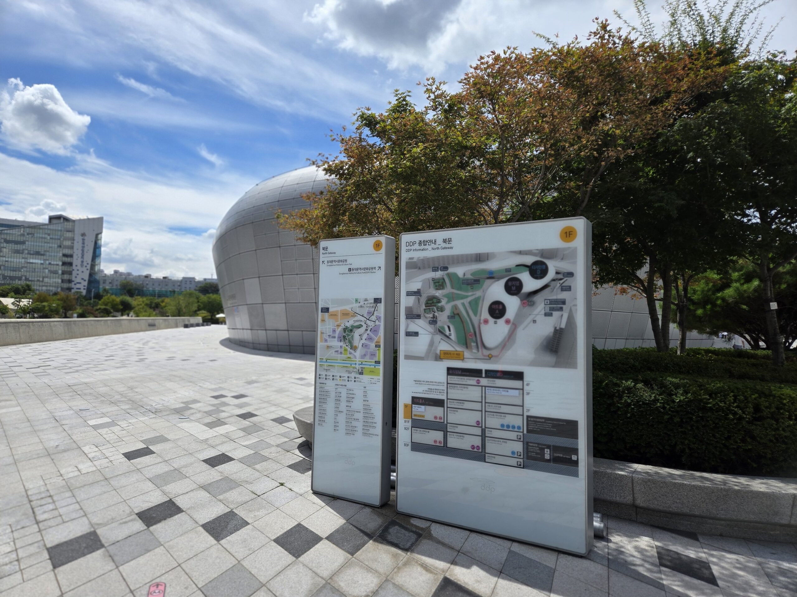 東大門デザインプラザ(DDP)の案内表示