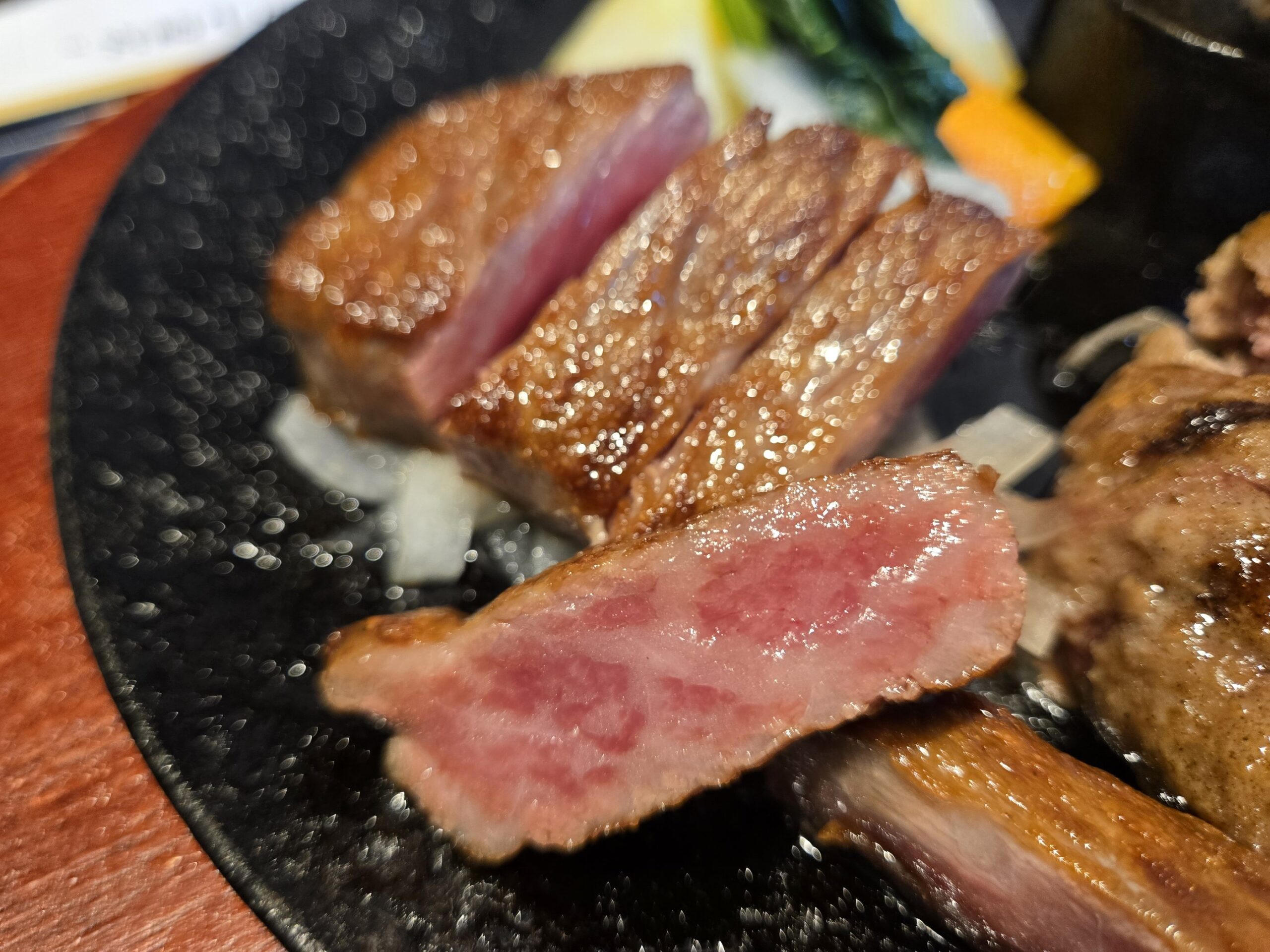 キレイなサシの入ったステーキ