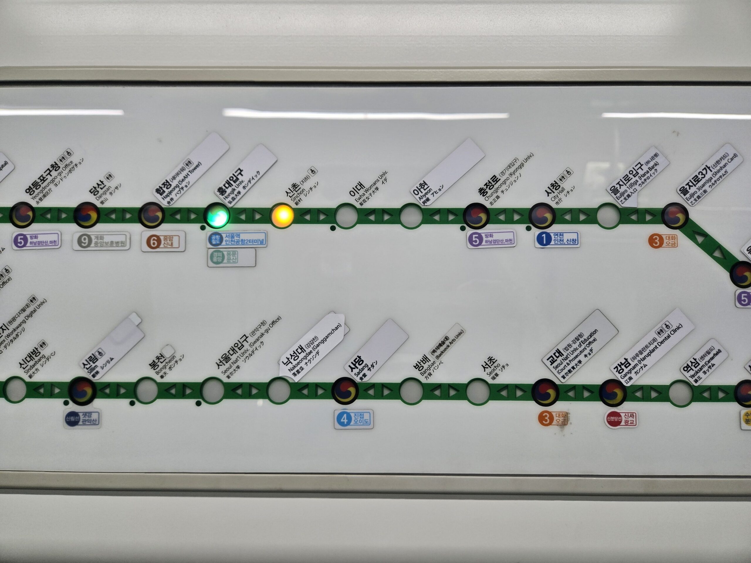 韓国地下鉄の壁にある路線図