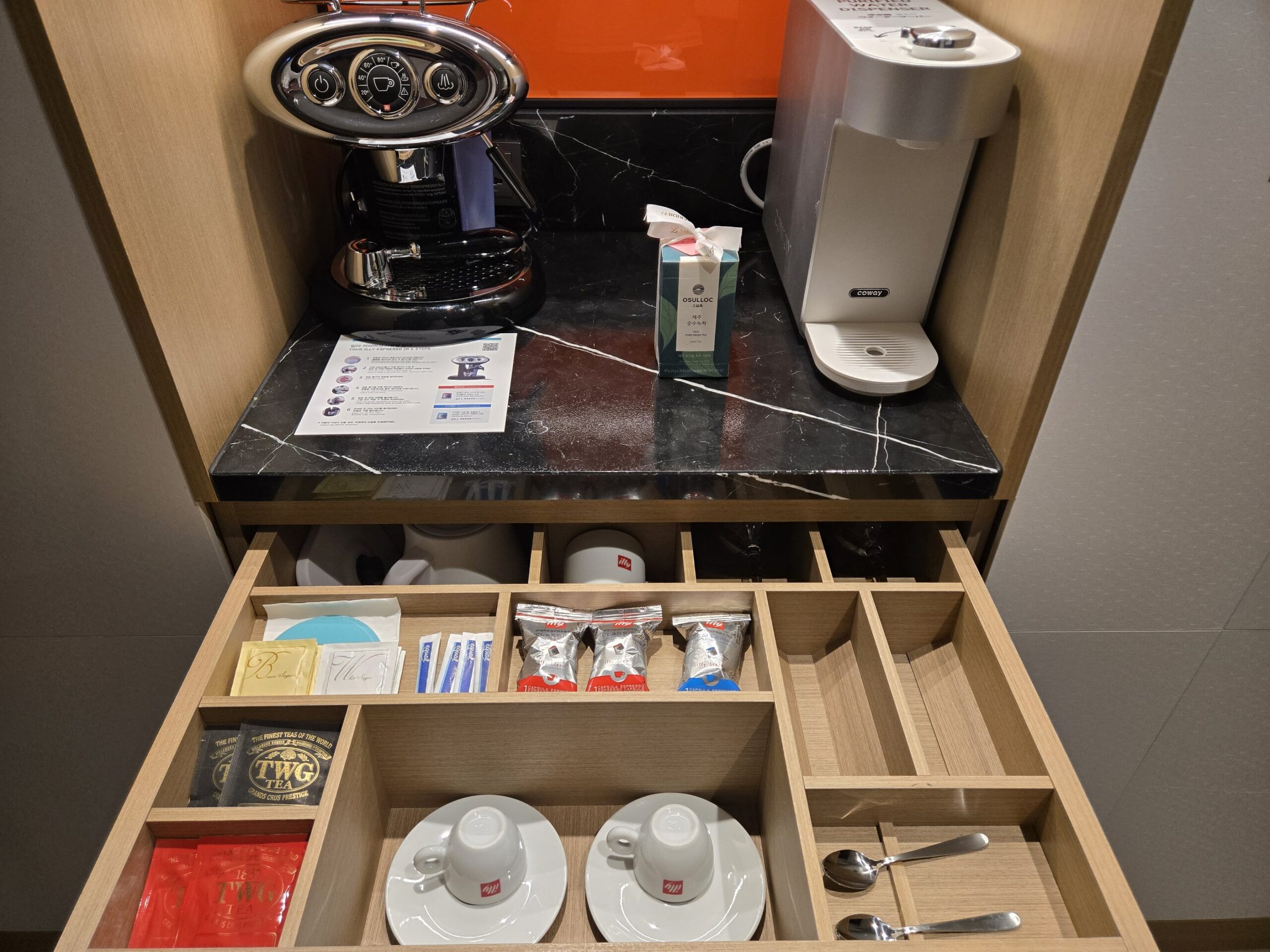 コーヒーメーカーとお茶セット