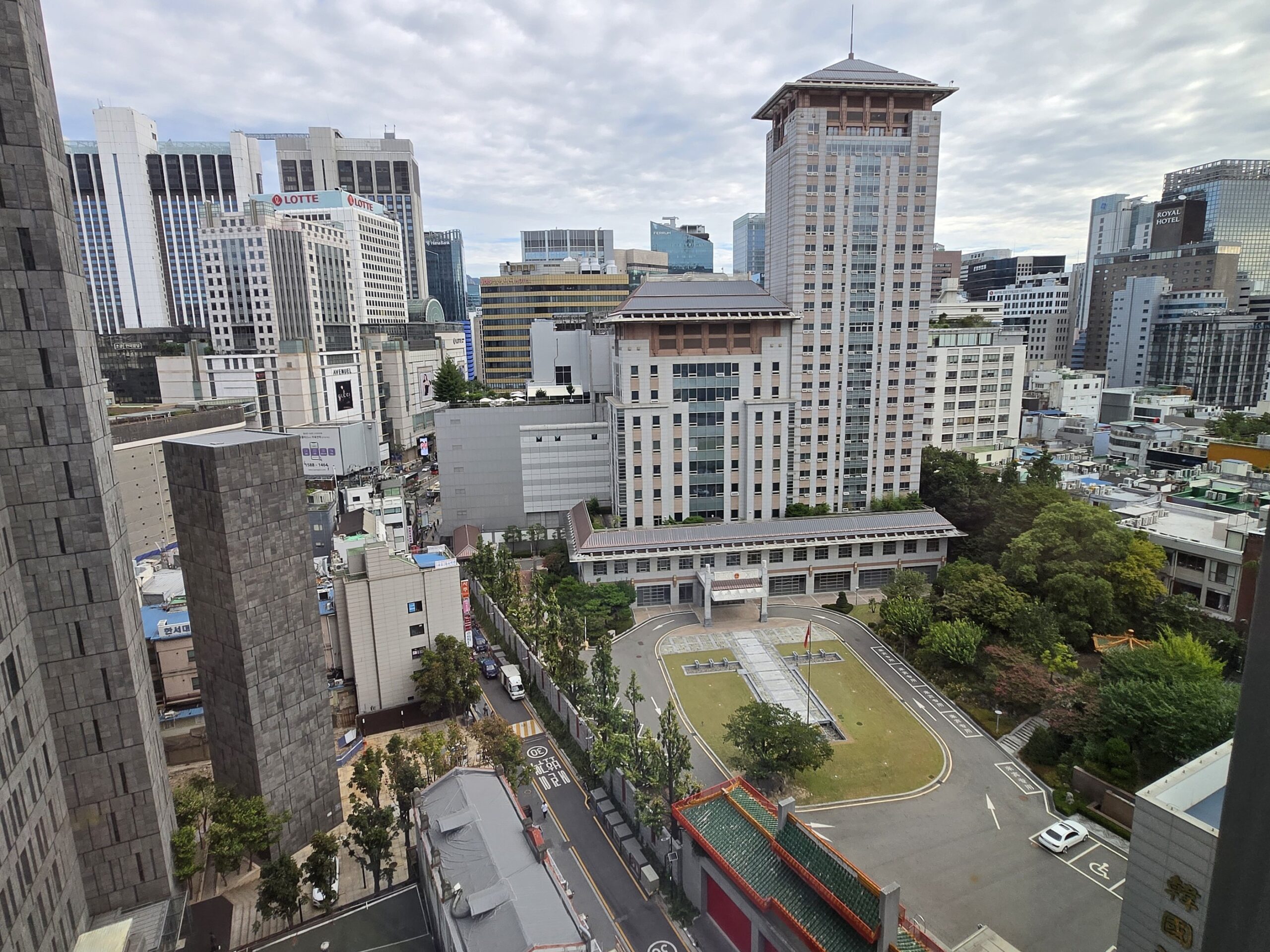 都会のビル群が見える景色