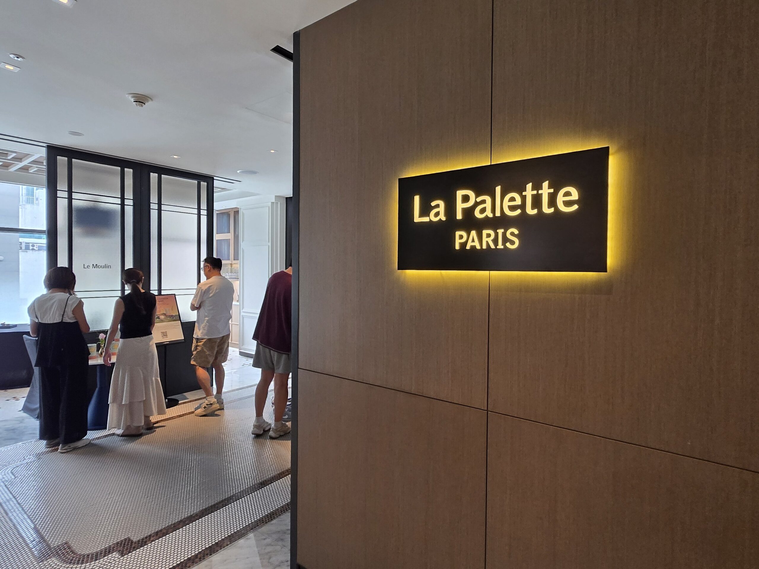 La Palette Parisのエントランス