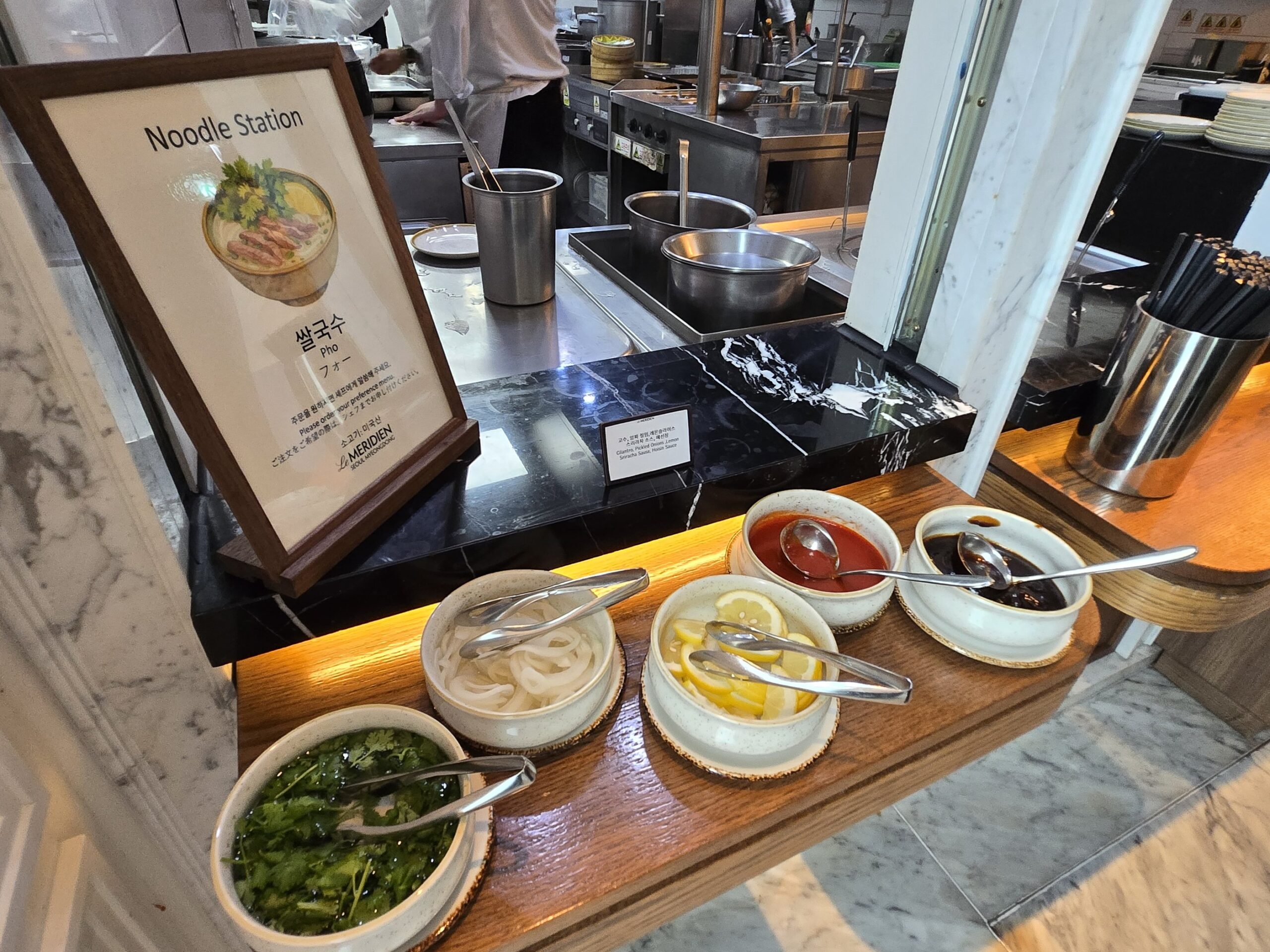 ホテルヌードルステーション、麺と具材の選択