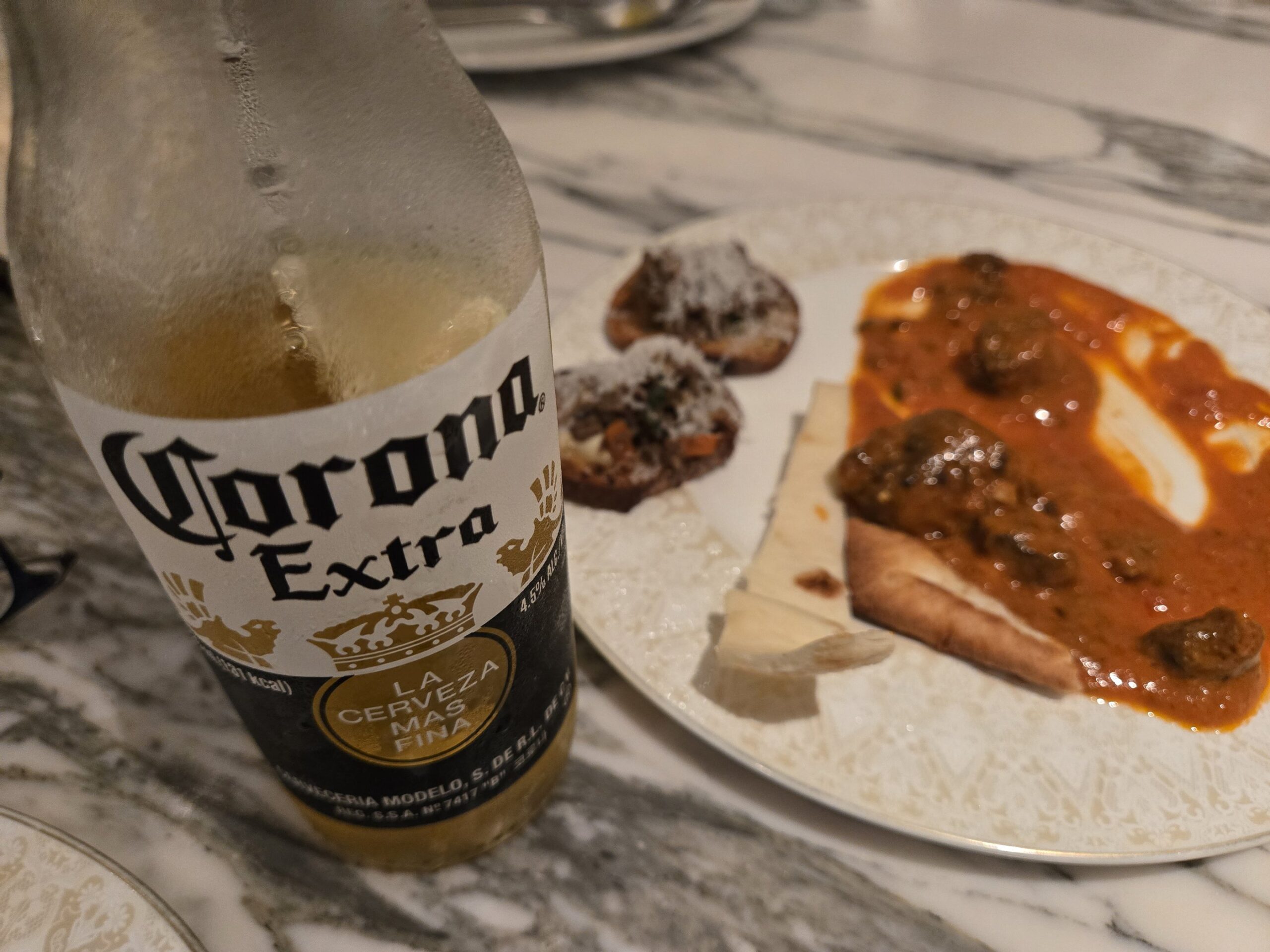 Corona Extraビールとカレーのセット