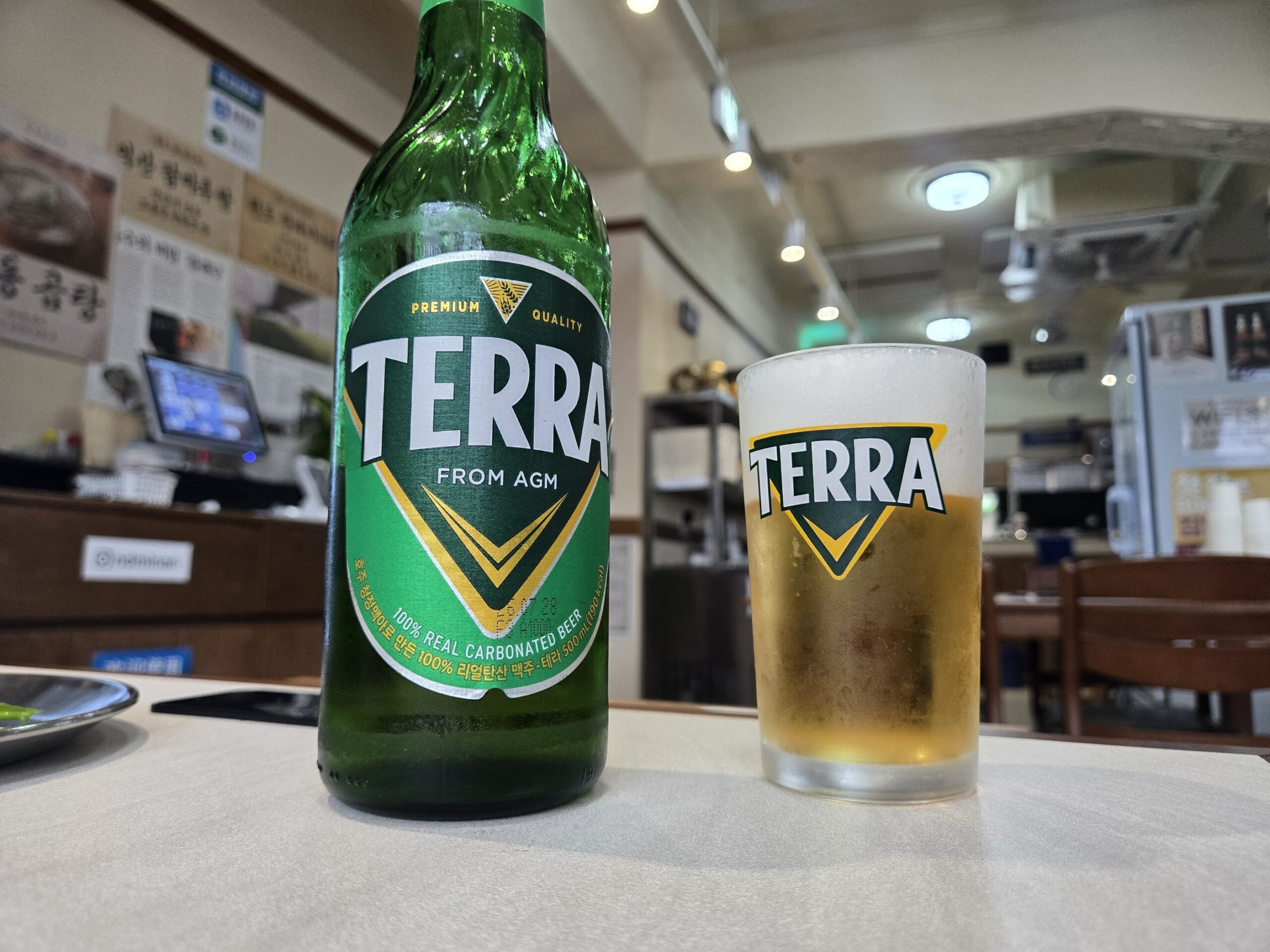 陵洞ミナリ乙支路店で注文した韓国ビールTERRA
