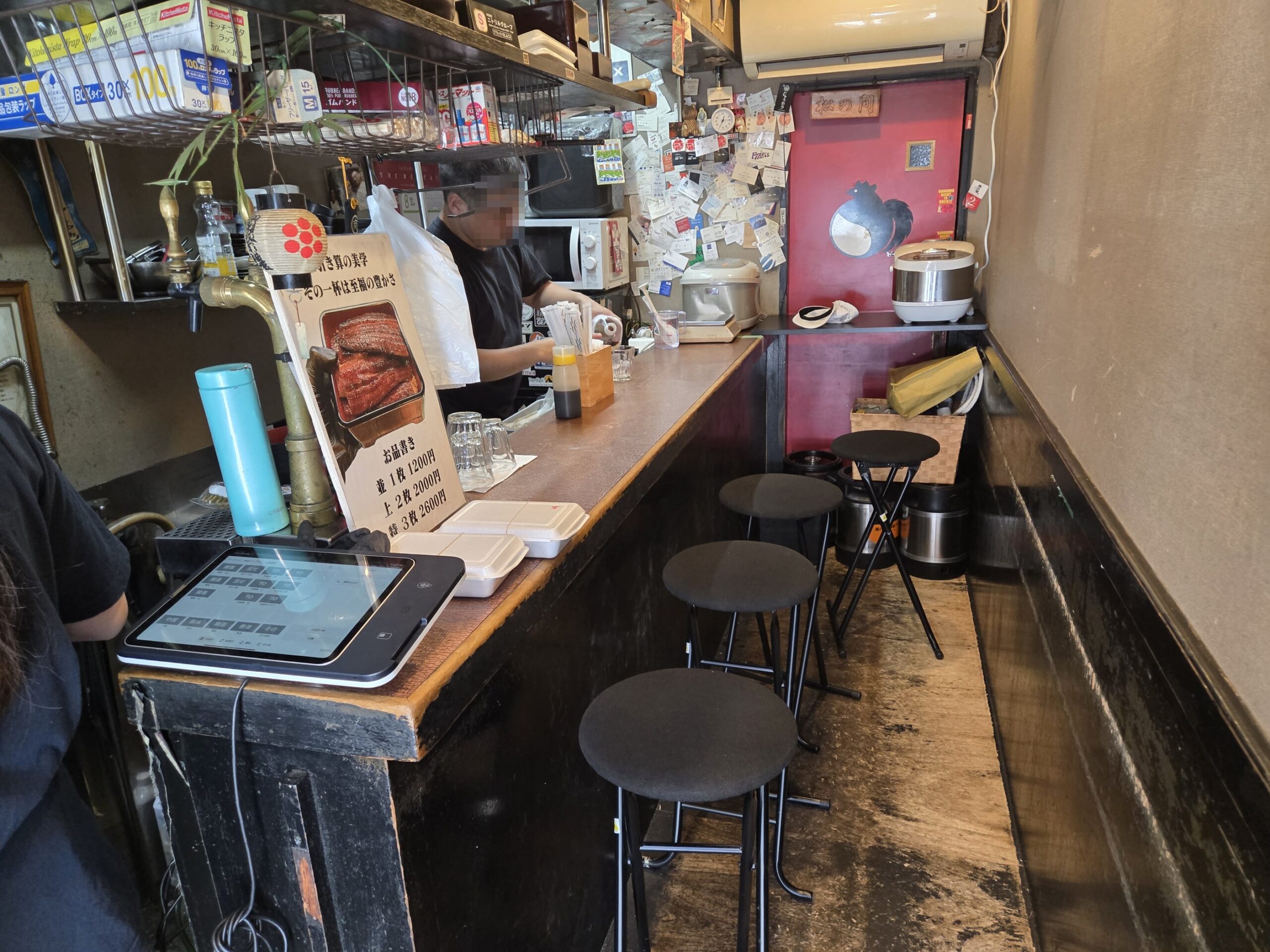 神田鰻店のカウンター席と内装