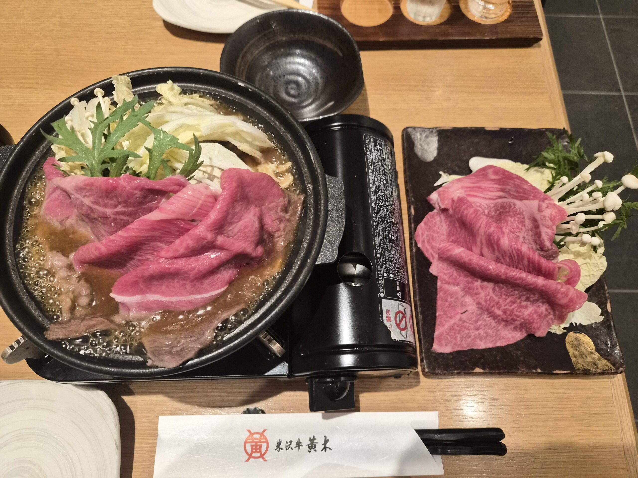 米沢牛すき焼きと肉盛り
