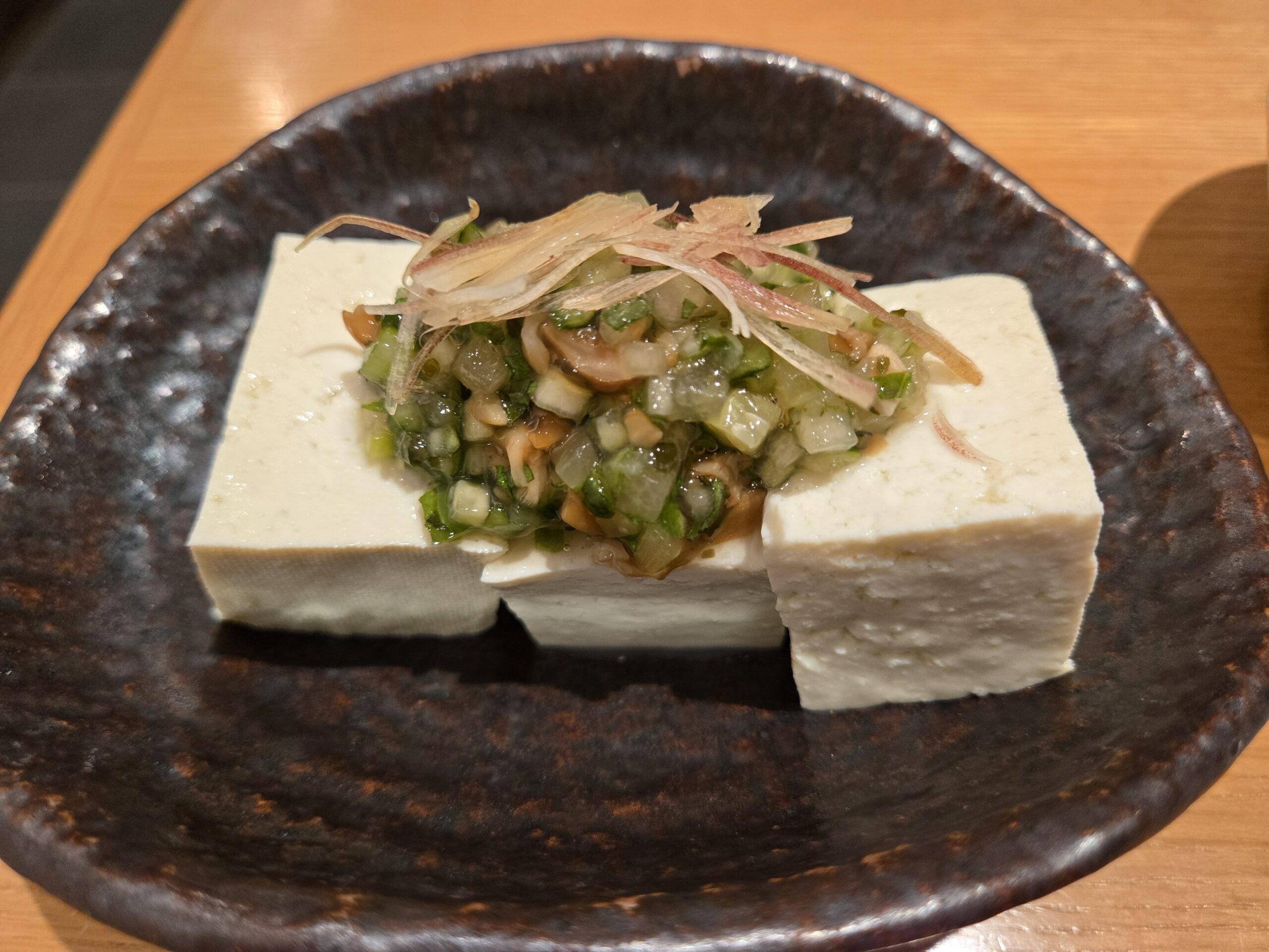 豆腐と野菜の薬味の一品料理