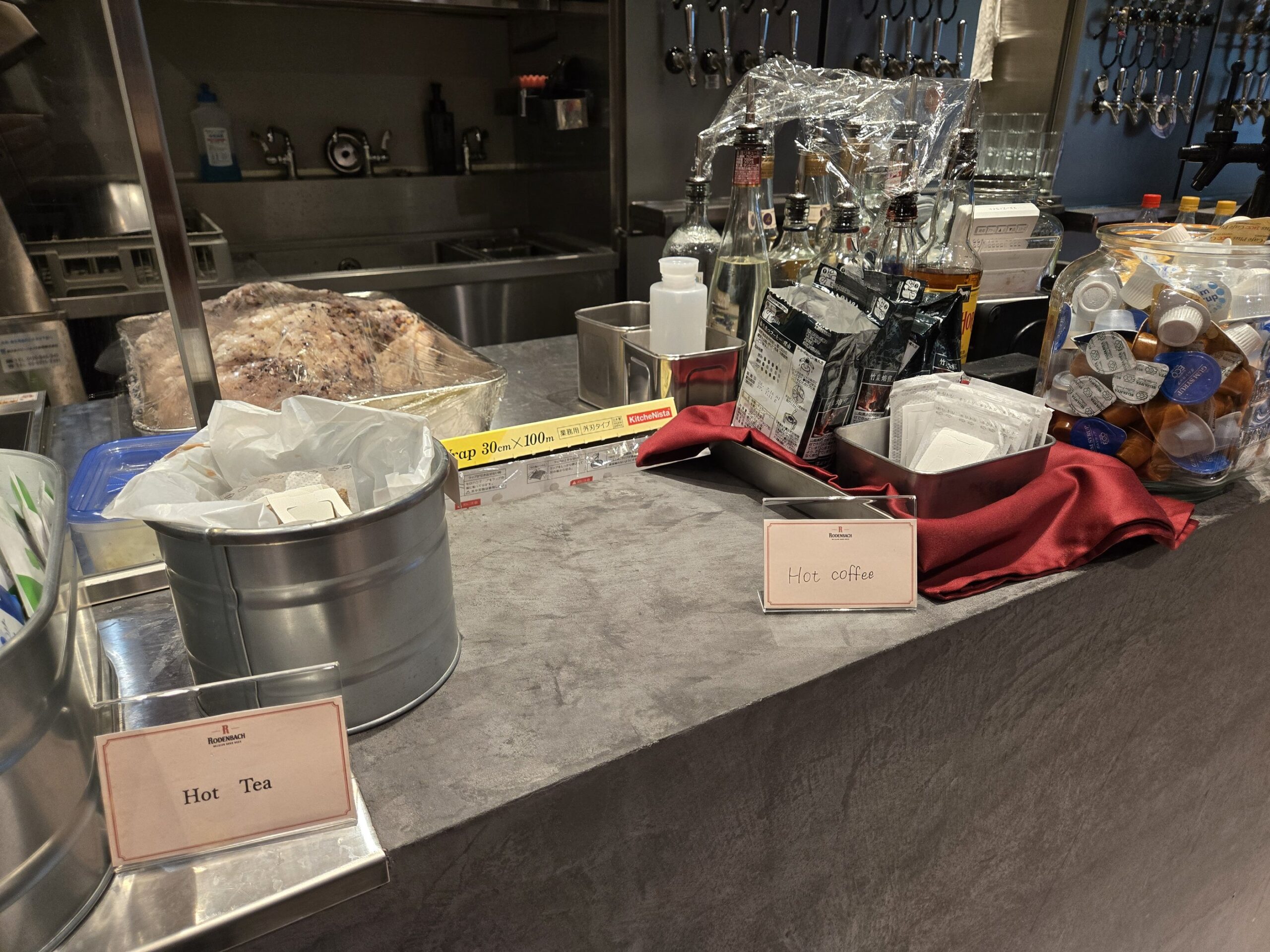 ランチに含まれるホットコーヒーと紅茶