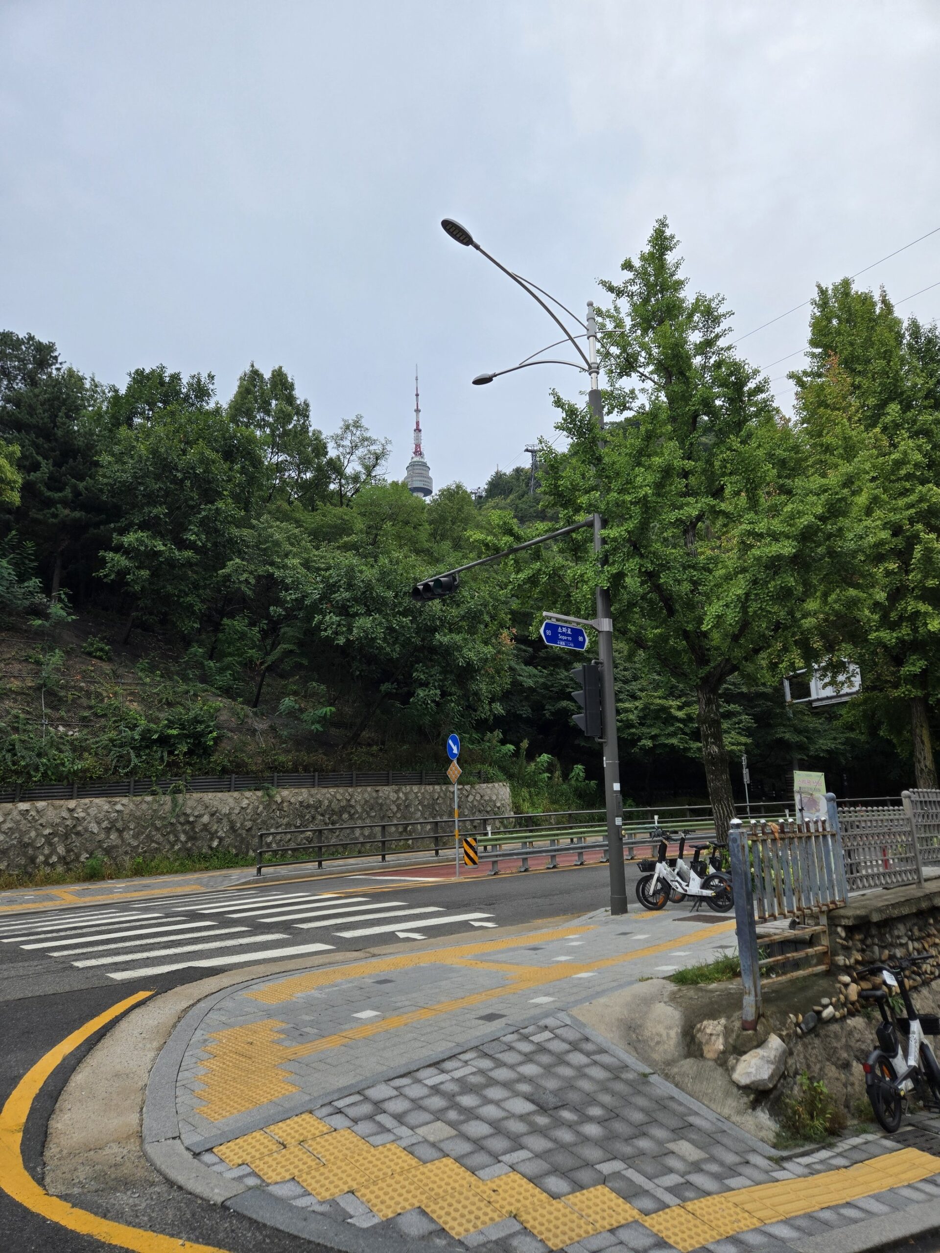 南山の道路と信号