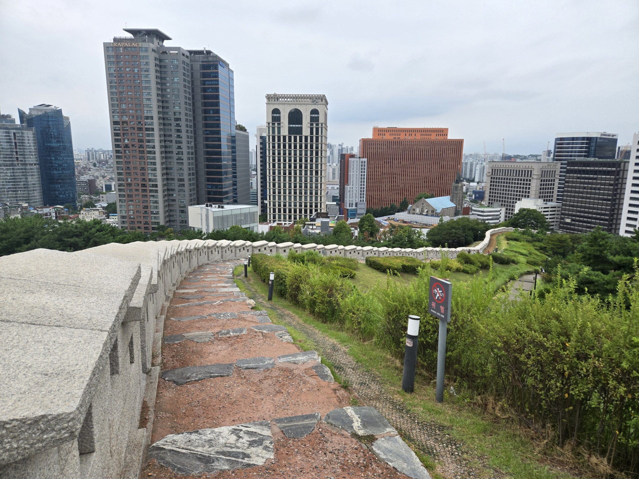 ソウルの石垣ルート、都市と自然の景観
