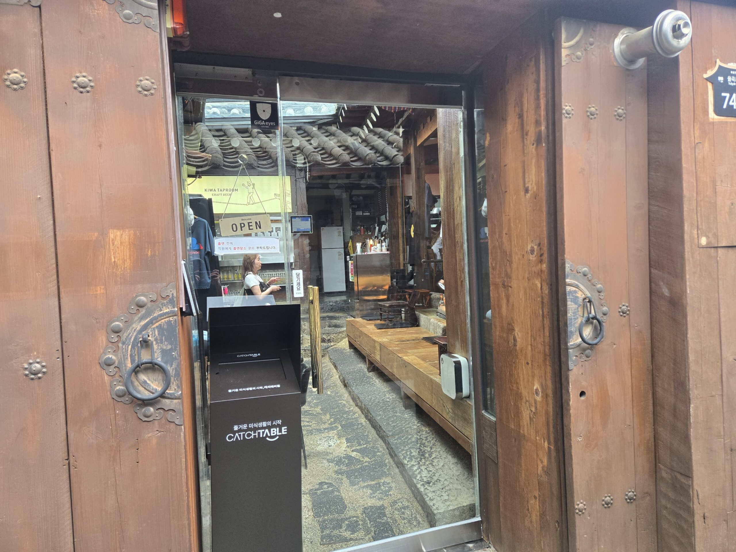 ソウル、KIWA TAPROOMの玄関