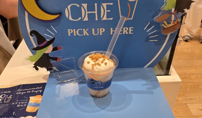 COO-CHEシェイクがテーブルに置かれている様子