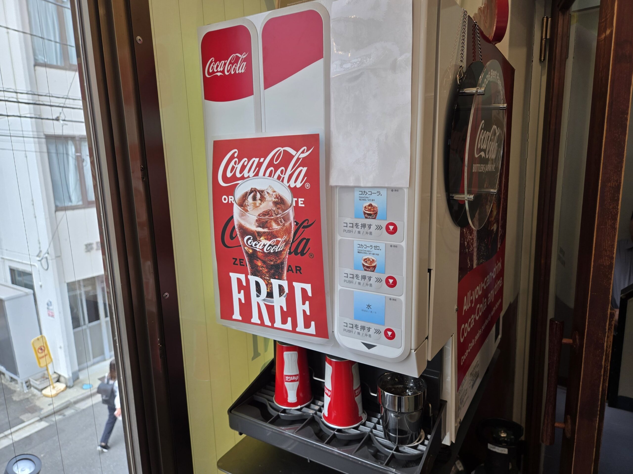 ビリヤニマスターで無料提供されるコーラ