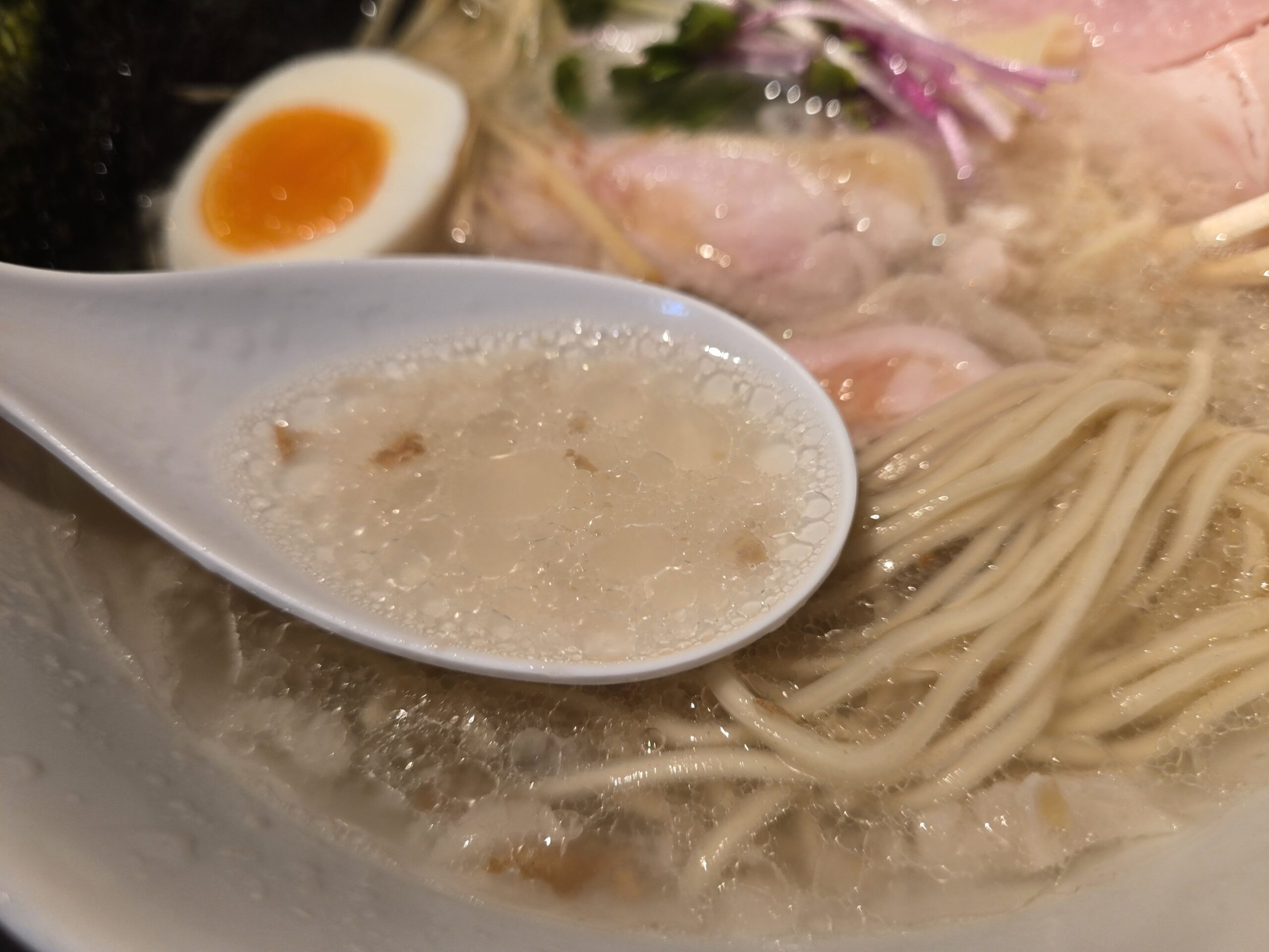 淡路町 MANNISH 塩生姜らー麺 スープ