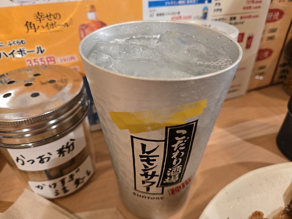 やまちゃん神田店のレモンサワー