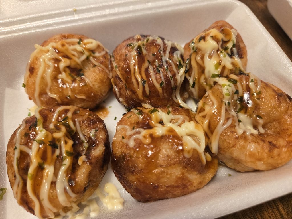 大阪あべのたこやき やまちゃん神田店のお持ち帰りソースマヨたこ焼き