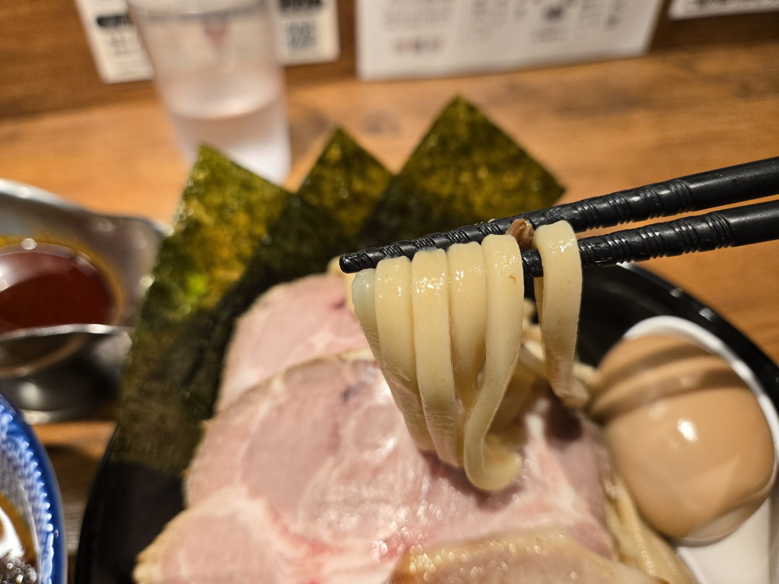 つけ麺 神儺祁のストレート太麺とチャーシュー